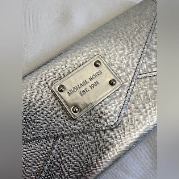 Michael Kors Silver wallet pouch - Picture 2 of 8